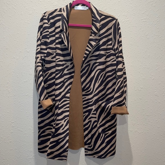 The Porter Collective Animal Print Long Jacket Size Medium - Picture 2 of 10